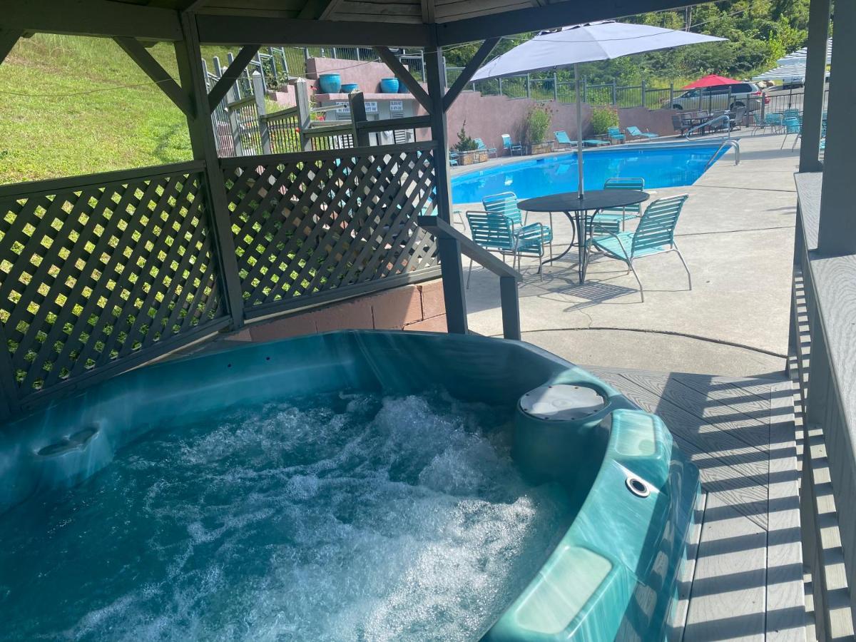 Country Town N' Suites Gatlinburg Zewnętrze zdjęcie