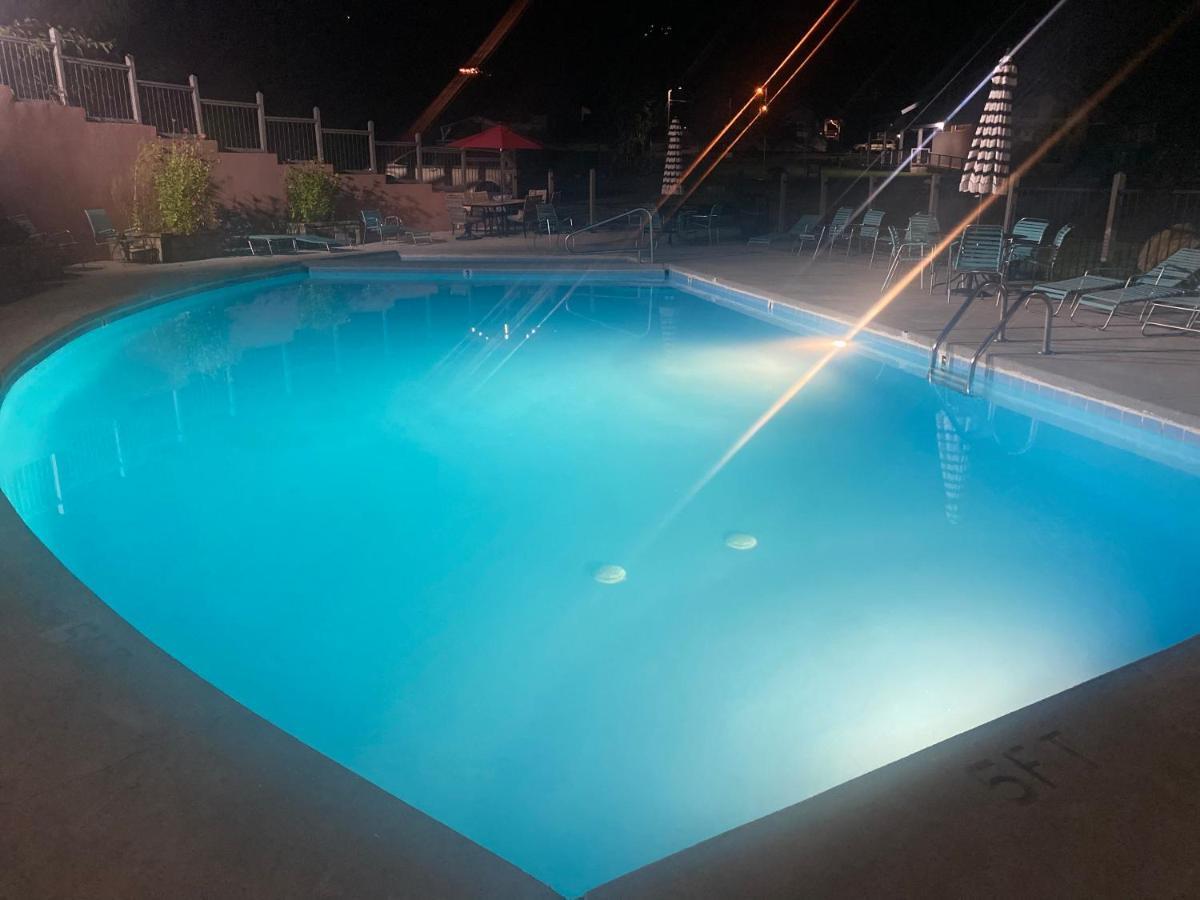 Country Town N' Suites Gatlinburg Zewnętrze zdjęcie