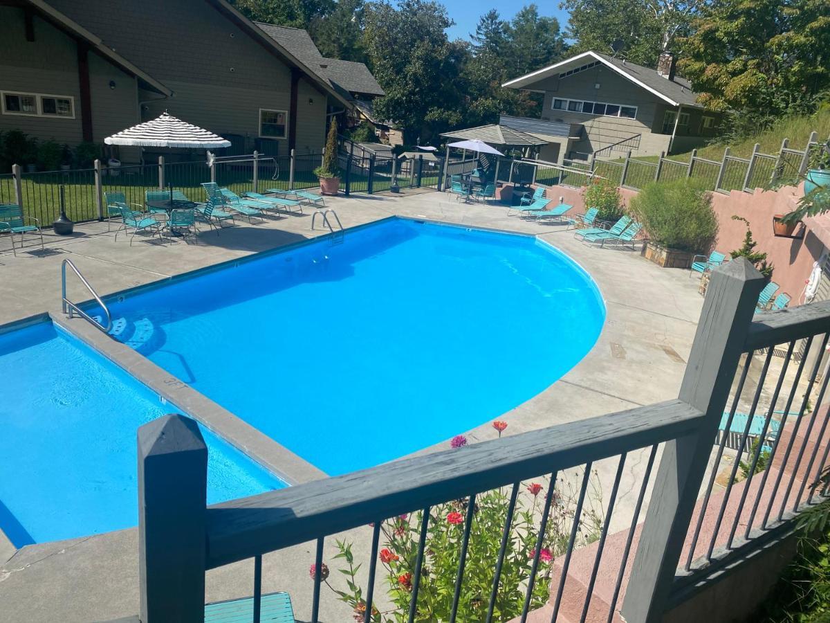 Country Town N' Suites Gatlinburg Zewnętrze zdjęcie