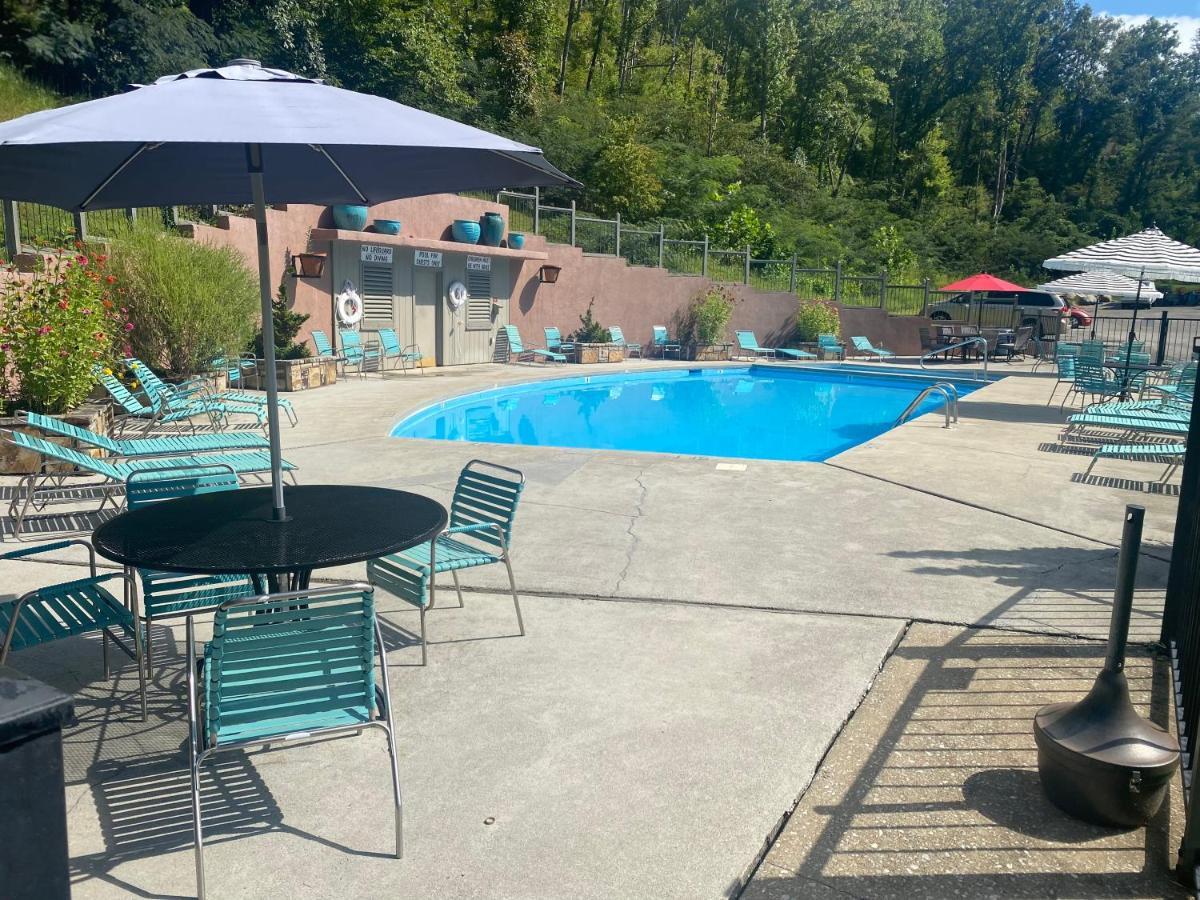 Country Town N' Suites Gatlinburg Zewnętrze zdjęcie